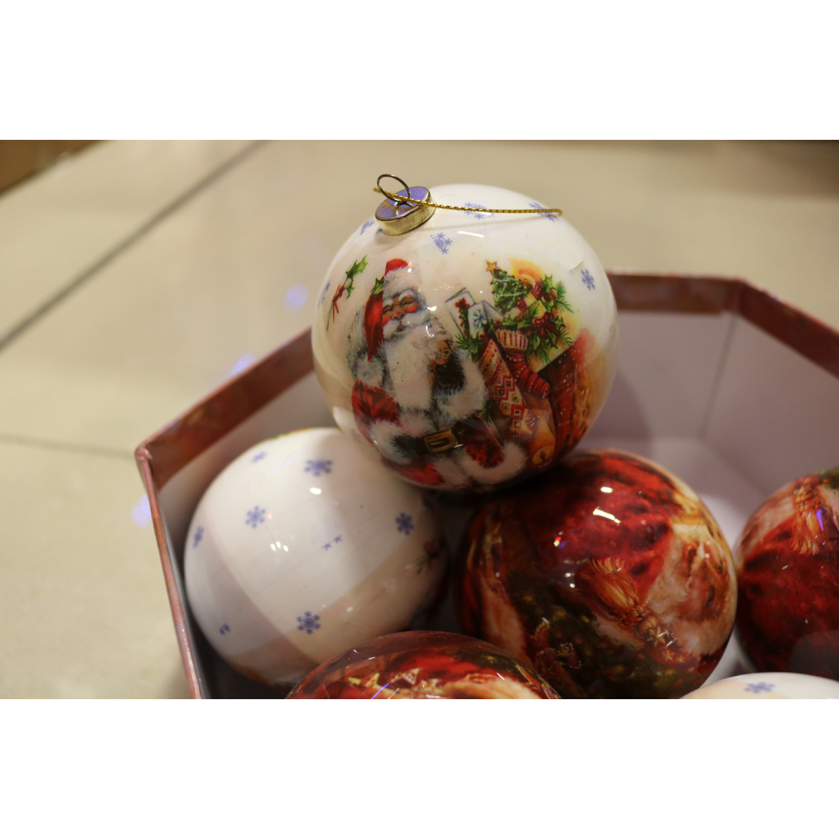 Луксозни коледни топки – комплект 7 бр. в подаръчна кутия | Дядо Коледа Бели и Червени