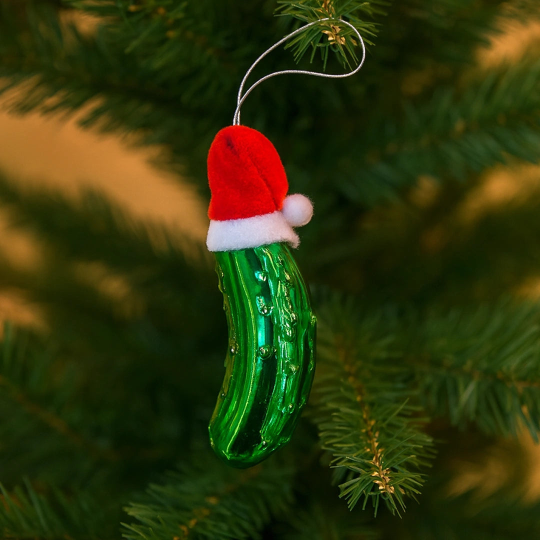 Стъклена Коледна Украса | Краставица с Коледна Шапка